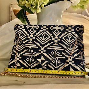💙💙💙Suggested Poshmark Pricing $118 NWOT- Boutique Clutch/Wristlet/Crossbody